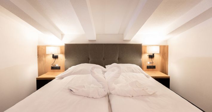 Gemütliches Doppelbett im Apart Peppone. Luxus und Komfort