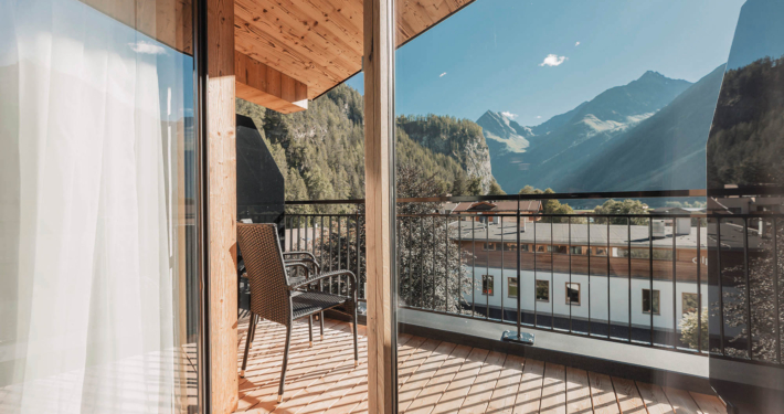 Terrasse mit Panoramablick in Ferienwohnung Apart Peppone